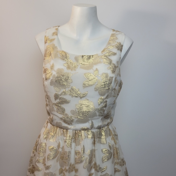 Metallic gold dress - Picture 4 of 11